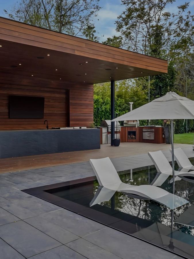 Open-air kitchen and covered lounge